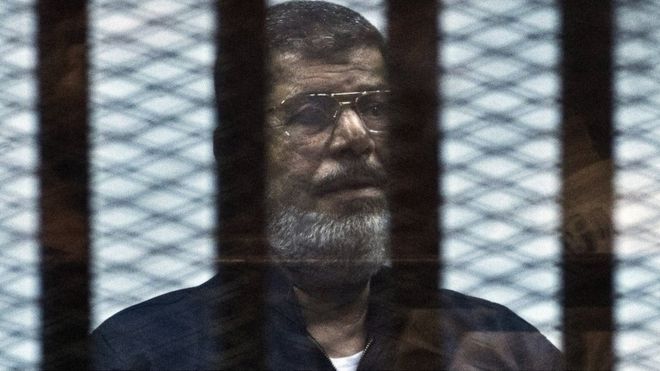 Egypt’s ousted president Morsi dies during trial session in espionage case