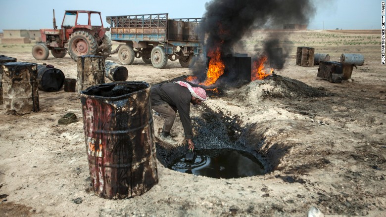 ISIS smuggles 50 crude oil vehicles daily from Qayyarah field