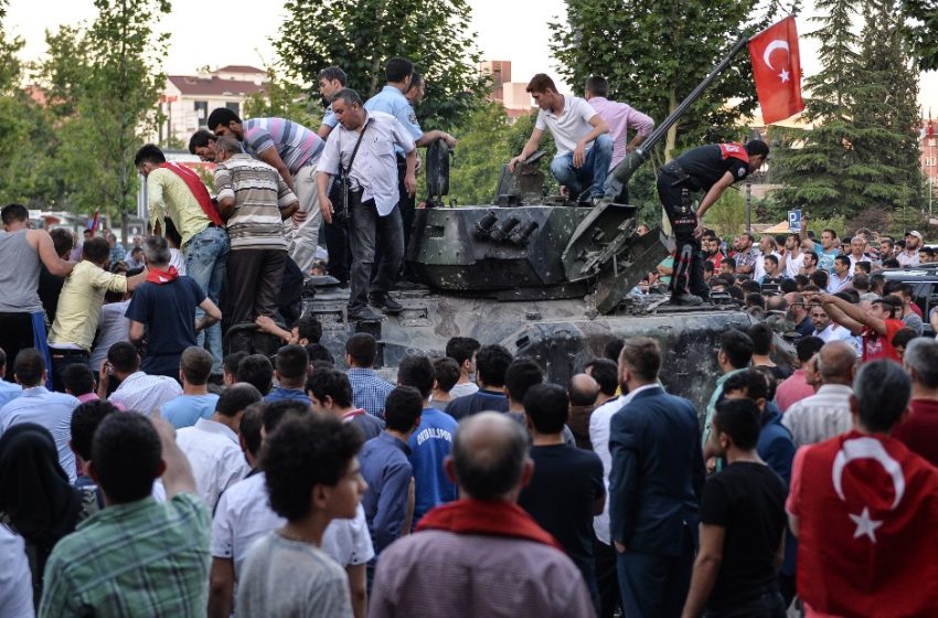  Turkey’s failed coup attempt leaves 160 dead