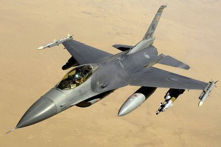  Iraqi warplanes kill 17 Islamic State militants near Syrian borders