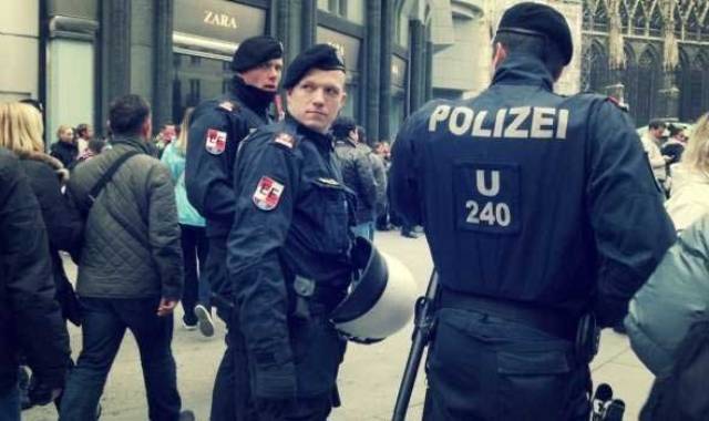  Austrian authorities arrest teenager before traveling to Syria