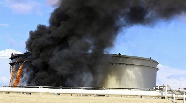  ISIS burns oil depots in Baiji, smoke covers Salahuddin’s sky