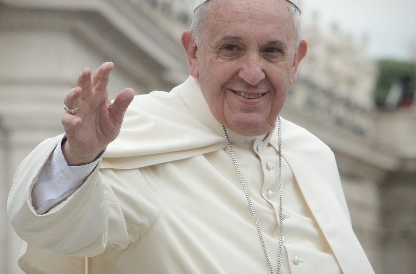  Pope Francis reveals plan to visit Iraq “next year”
