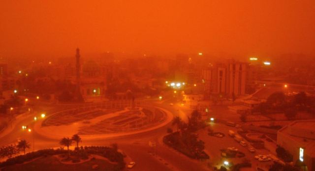  Photos: Light poles collapsing because of dust storm in Baghdad