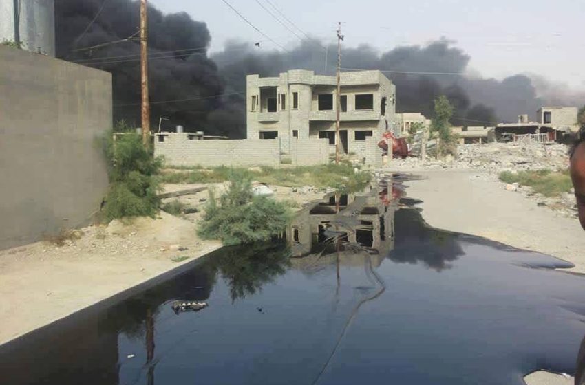  ISIS floods Qayyarah streets with crude oil