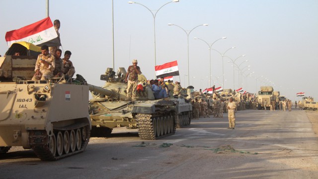  Iraqi army opens route preparing to invade IS haven in Anbar