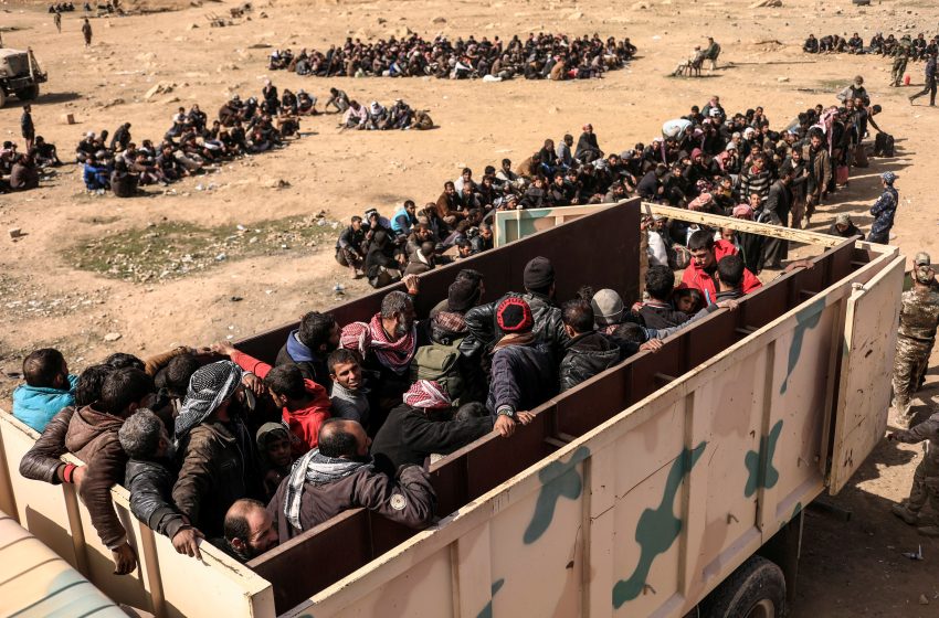  Over 100 families flee IS-held regions in Western Mosul, U.N says 300.000 displaced