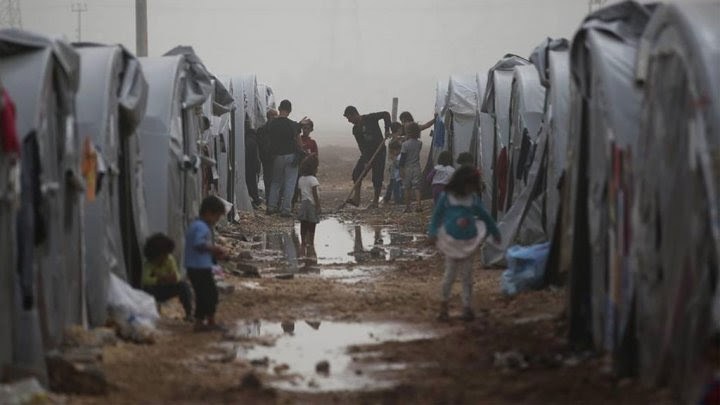  IN PHOTOS: Anbar refugee camps overwhelmed with rain water