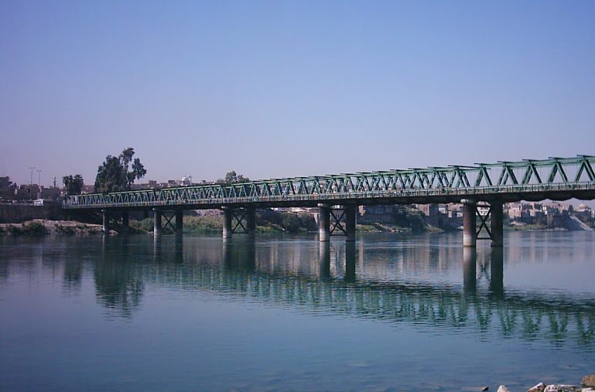  Airstrikes destroy last bridge linking Mosul’s west, east