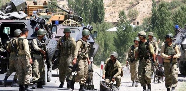  Turkish army clashes with PKK, dozen casualties
