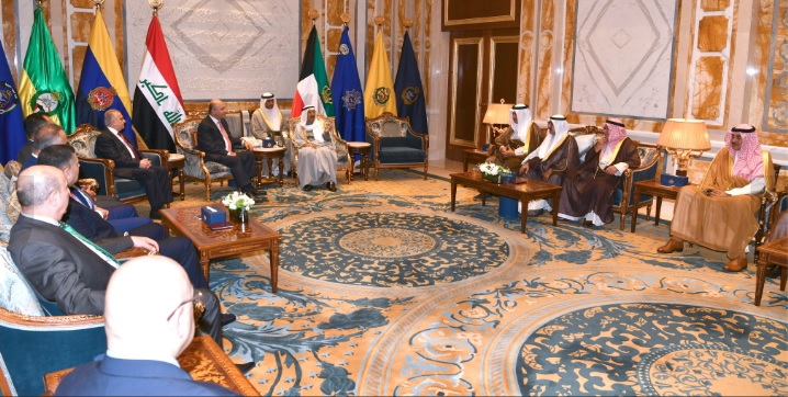  Iraqi president, Kuwaiti emir discuss bilateral relations in Kuwait