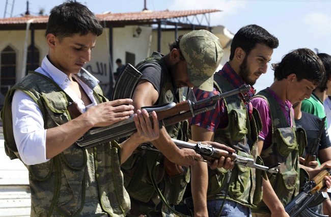  Turkey begins training groups to fight against ISIS