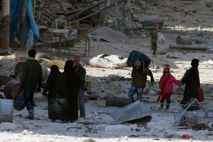  Fleeing Aleppo fighting, Syrians describe terrifying choices