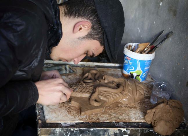  Iraqi artist recreates ancient works destroyed by Islamic State