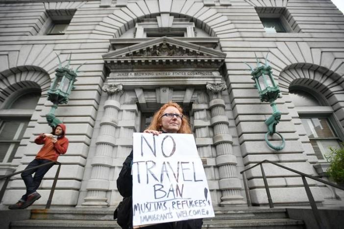  Trump weighs revised travel ban, Supreme Court test still possible