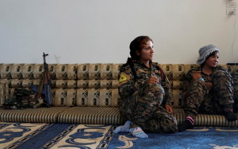  Spirits high among Kurds in Syria as coalition battles for Raqqa