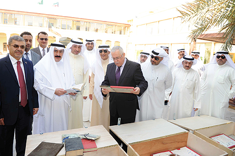  Iraq hands over new batch of looted archives to Kuwait