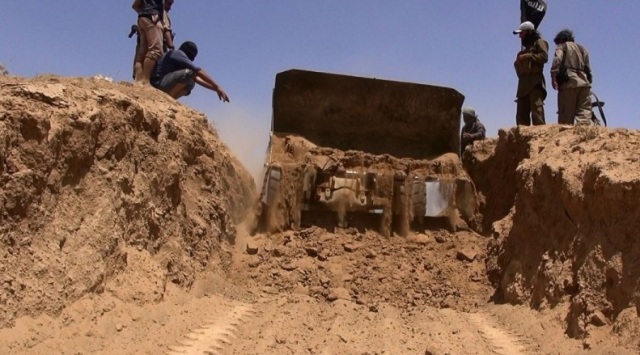 ISIS digs trenches in Mosul in anticipation of imminent offensive, plans curfew