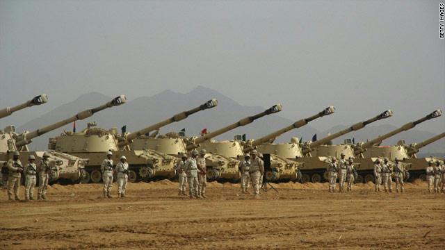  Saudi tanks crawl south, speculations about ground invasion in Yemen