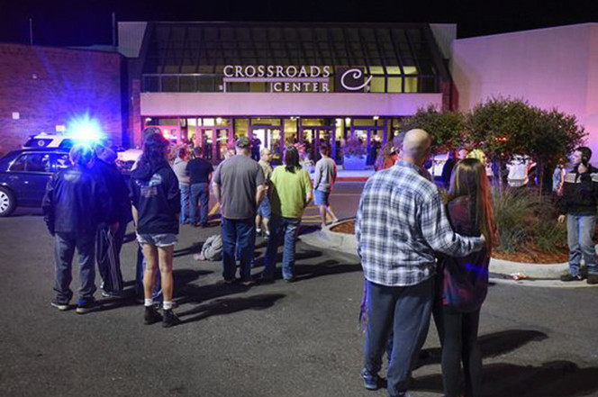  Somali man stabs nine persons in a Minnesota mall , ISIS claims responsibility