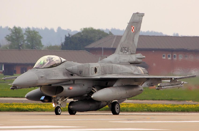  Poland to send F-16 fighter aircraft, 200 soldiers to Iraq and Kuwait