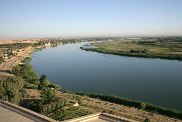  Security forces warns form pollution in Euphrates