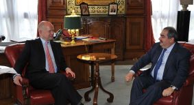 Zibari, British Counterpart discuss developing Iraqi-British relations