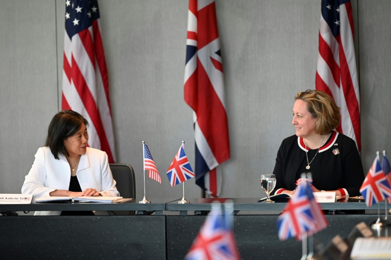  London and Washington begin two days of trade talks