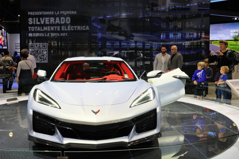  GM announces it will make electric Corvette