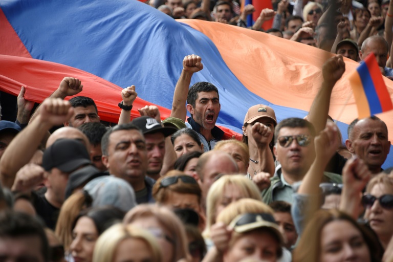  Thousands rally in Armenia against Karabakh concessions