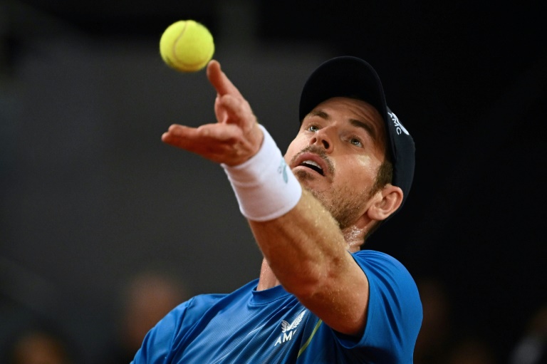  Murray sees off Thiem in Madrid as Halep surges on
