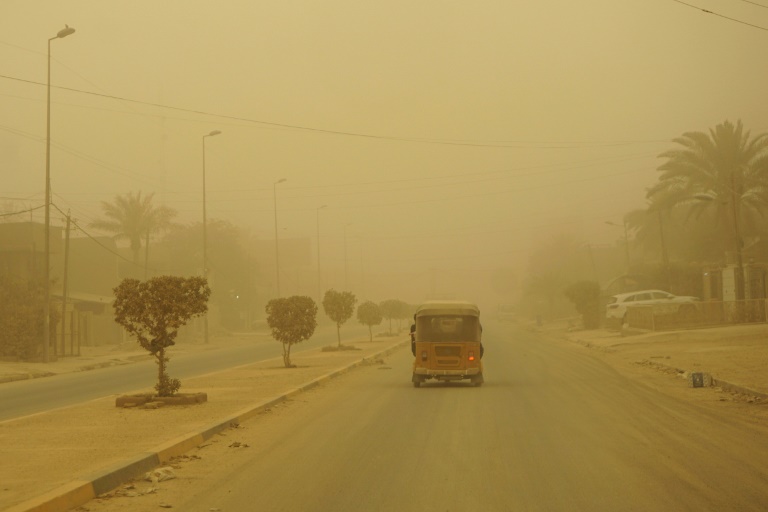  Iraq sandstorm sends more than 1,000 to hospital