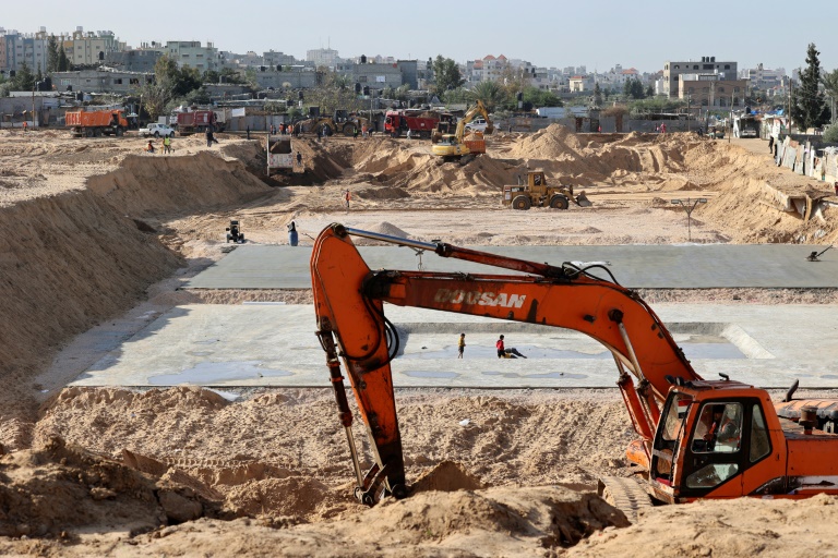  Rebuild or resist? Hamas’s dilemma year after Gaza war