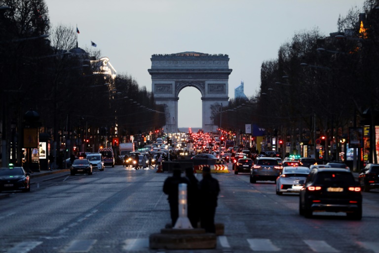  Paris plans green makeover of Champs-Elysees for Olympics