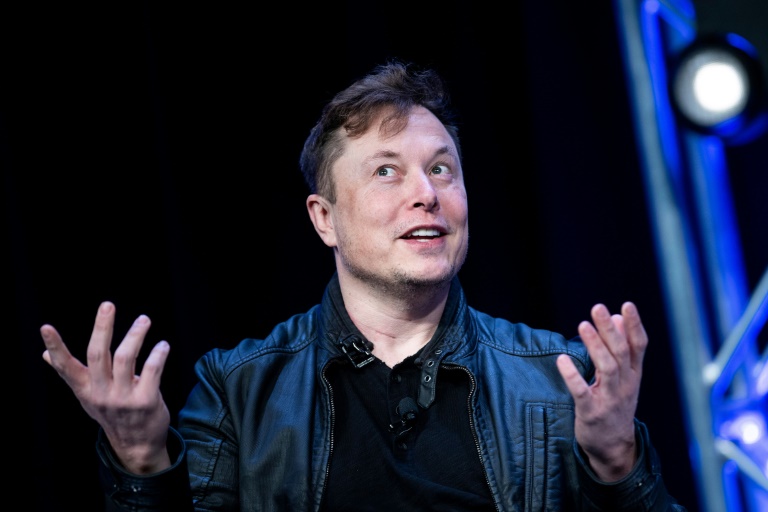  Musk says deal to buy Twitter ‘temporarily on hold’