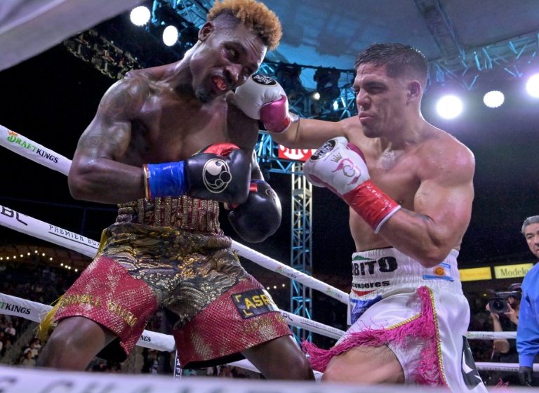  Charlo knocks out Castano to claim undisputed crown