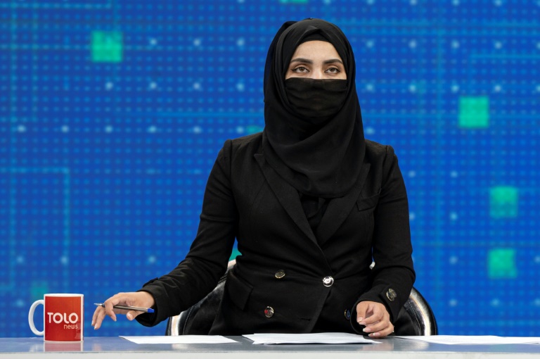  Afghan women TV presenters cover faces on air