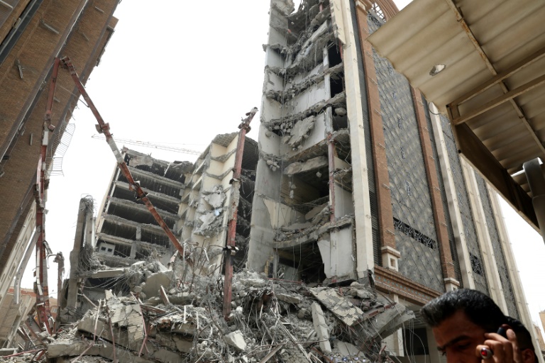  Six dead, dozens injured in Iran tower-block collapse