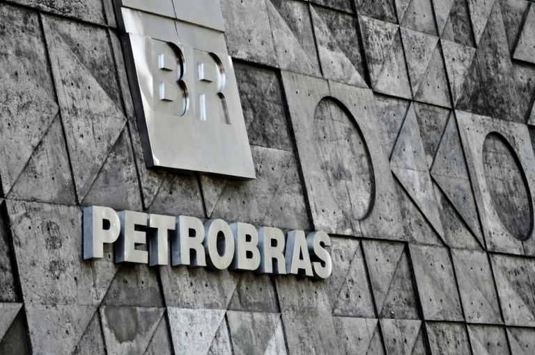  Petrobras shares fall after Bolsonaro fires its boss