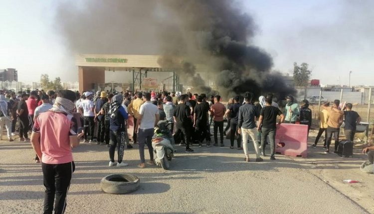 Protesters shut down oil company, block roads southern Iraq