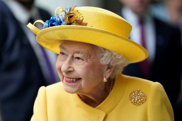  Queen Elizabeth II to salute jubilee from palace balcony