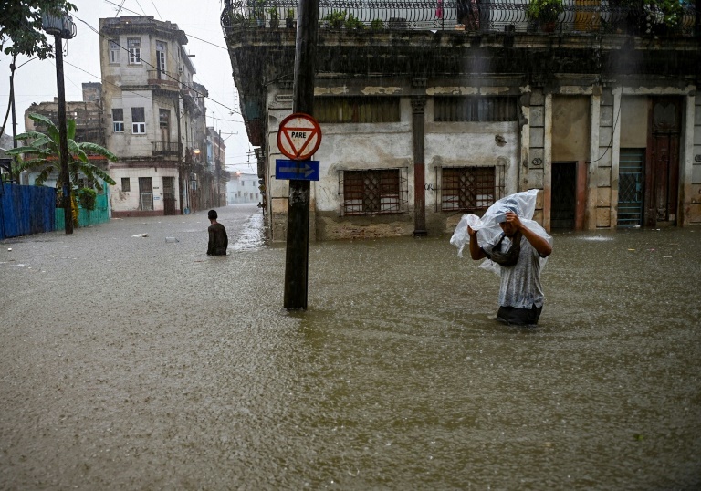  Floods kill at least three in Cuba