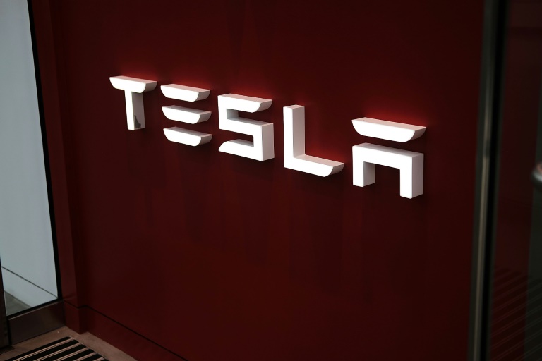  US expands safety probe into Tesla Autopilot