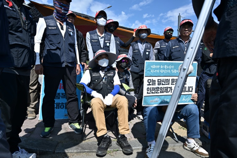  South Korean truckers end week-long strike