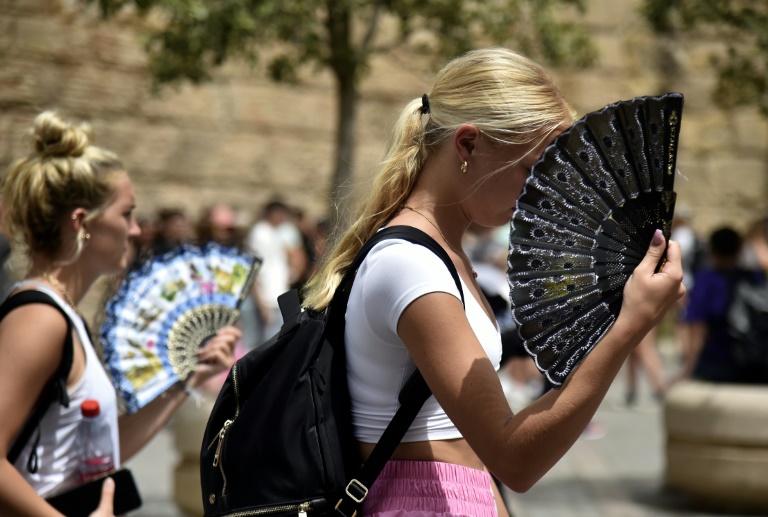  Spain bakes on fifth day of early heatwave