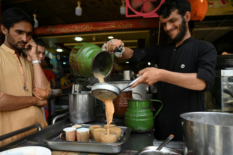  Storm in a teacup as minister urges Pakistanis to cut back on ‘chai’