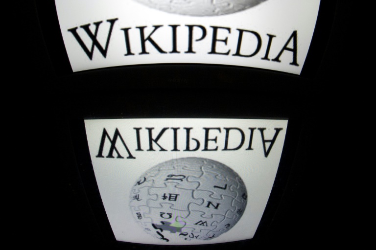  Google agrees to pay for Wikipedia content