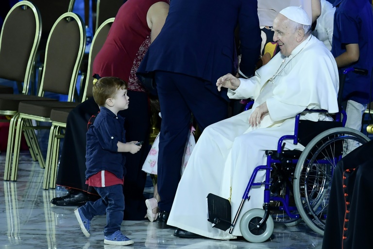  Pope’s July trip to Canada confirmed despite knee issues