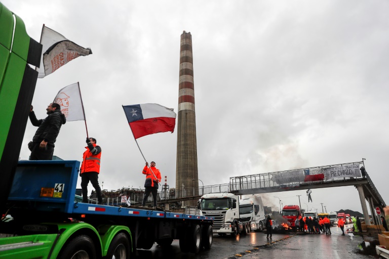  Chile workers end strike at world’s largest copper producer