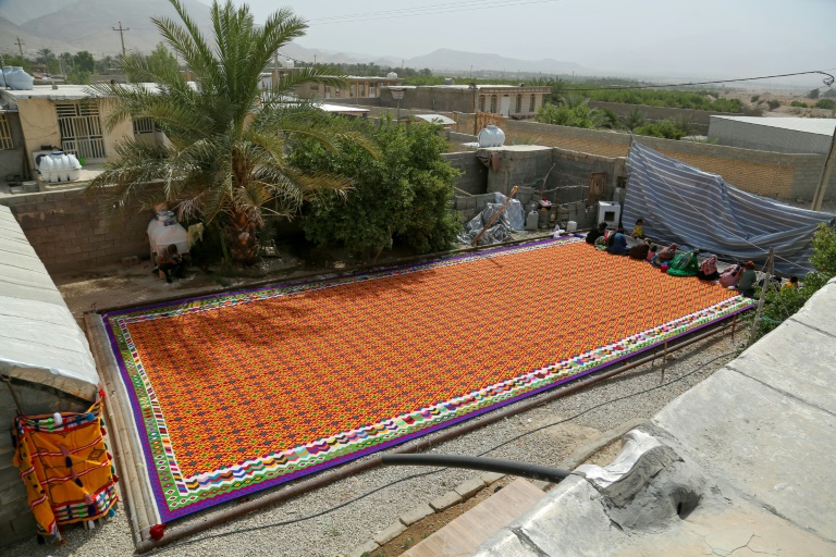  Iran reports making ‘world’s largest’ kilim rug